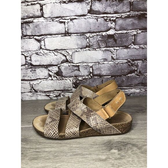 Clarks Artisan Taupe Snake Skin Print Ankle Strap Cork Wedge Sandals Women 7.5M - Picture 1 of 16